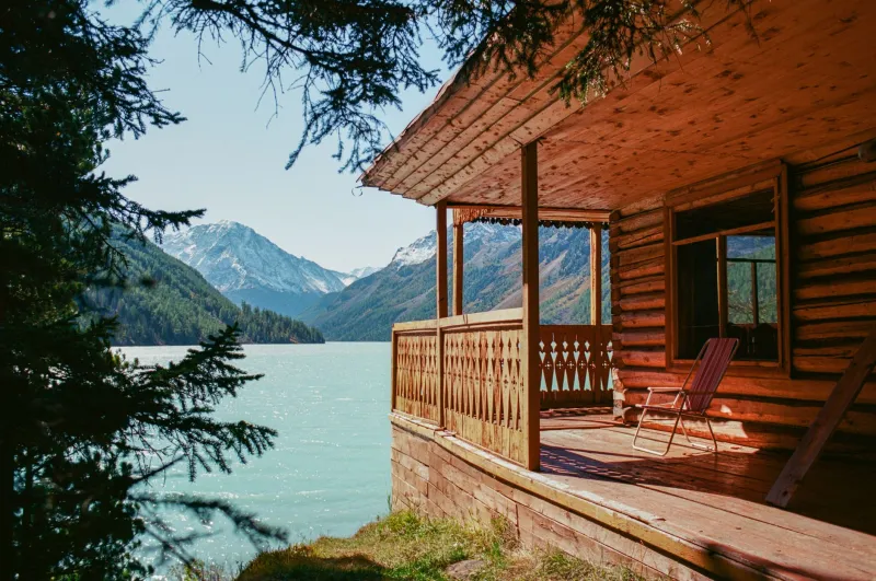 Pack the Laptop, Book the Rental: How Remote Workers Are Turning Anywhere Into Their Office