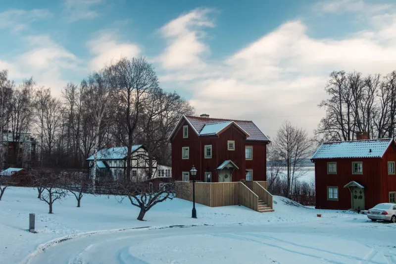 Cold Months, Real Places: What Winter Bookings Reveal About the America Tourists Never See